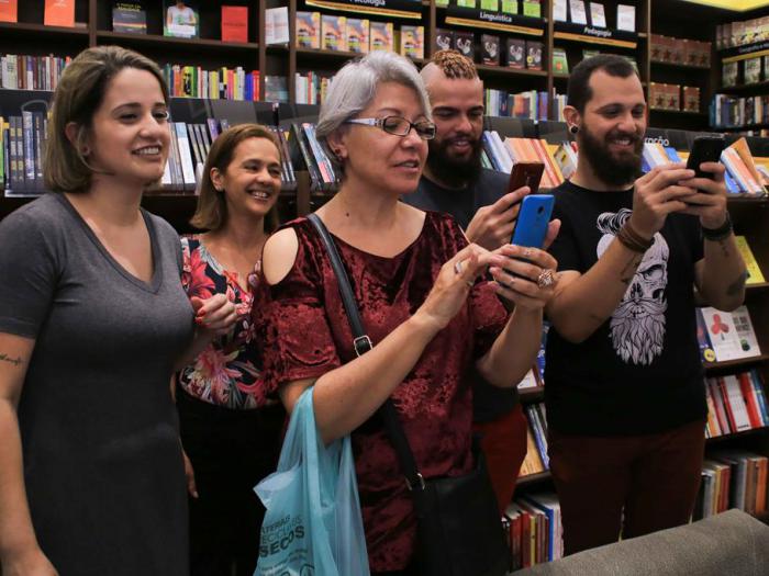 TARDE DE AUTOGRAFO