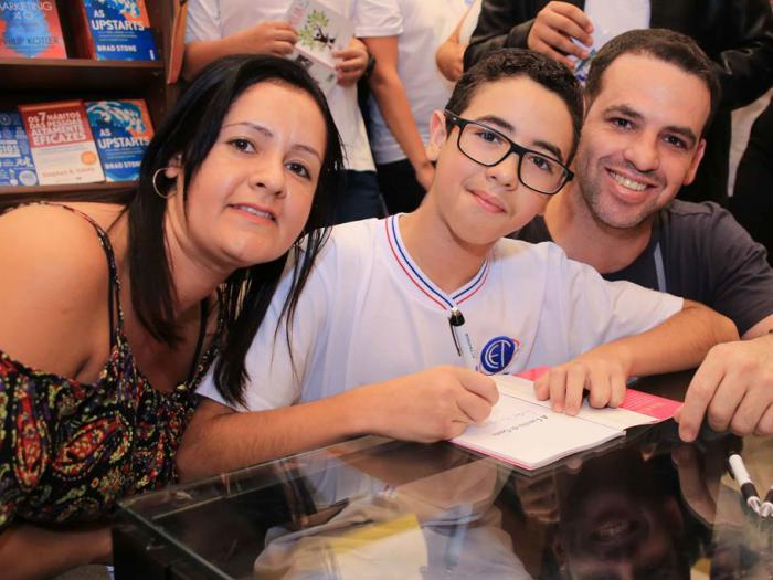 TARDE DE AUTOGRAFO