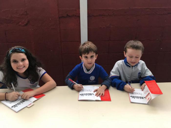 TARDE DE AUTOGRAFO